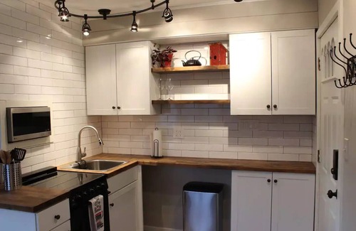 Lee's Summit Appartement | Quiet guest suite located near Historic Downtown Lee's Summit