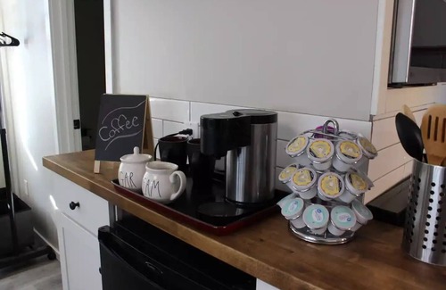 Lee's Summit Appartement | Quiet guest suite located near Historic Downtown Lee's Summit