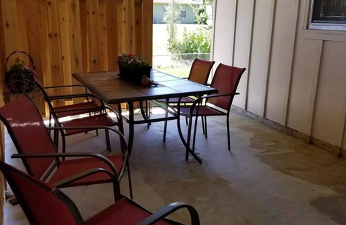 Lee's Summit Appartement | Quiet guest suite located near Historic Downtown Lee's Summit