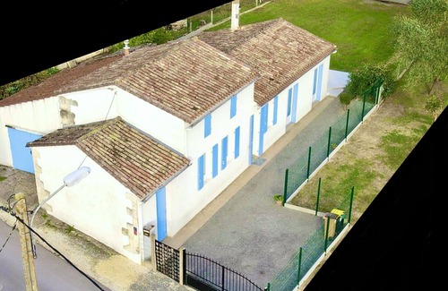 Cadillac-en-Fronsadais Maison | Maison tranquille proche de bordeaux, Saint Emilion, Blaye;;