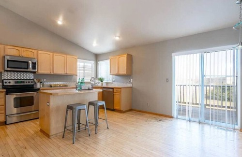 Tri-Cities Maison | Quiet Home, Fenced Yard, 2 Car Garage 3/2 #8716