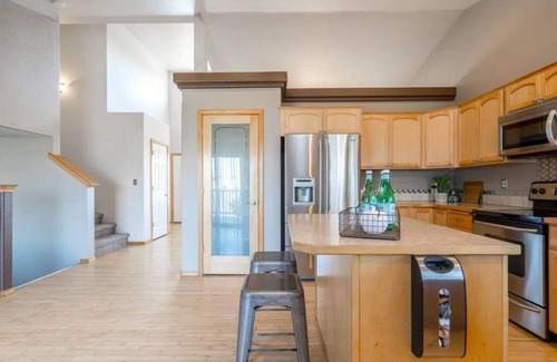 Tri-Cities Maison | Quiet Home, Fenced Yard, 2 Car Garage 3/2 #8716
