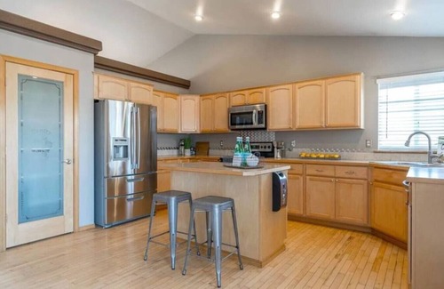 Tri-Cities Maison | Quiet Home, Fenced Yard, 2 Car Garage 3/2 #8716