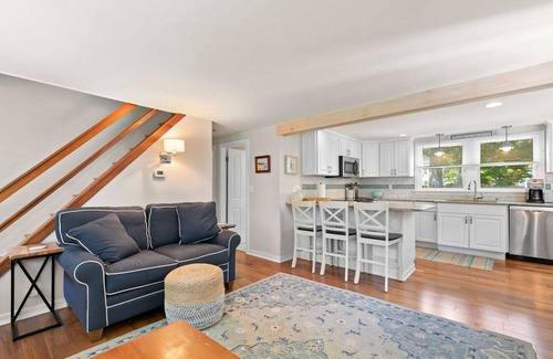 Teaticket Maison | Quiet home near Great Pond with patio, W/D, AC, games, & private yard