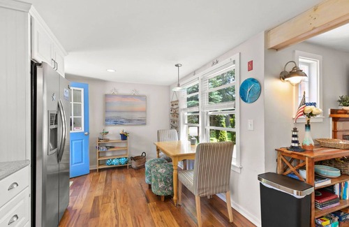 Teaticket Maison | Quiet home near Great Pond with patio, W/D, AC, games, & private yard