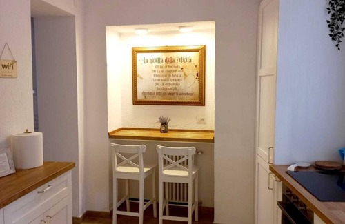 Posillipo Maison | Quiet house a stone's throw from the sea at Posillipo with 5 beds and two bathrooms.