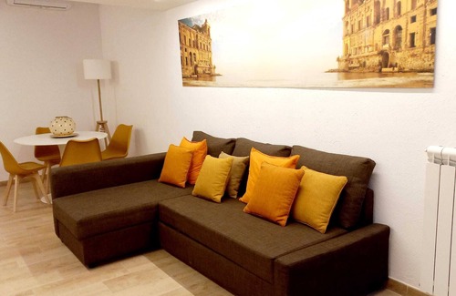 Posillipo Maison | Quiet house a stone's throw from the sea at Posillipo with 5 beds and two bathrooms.