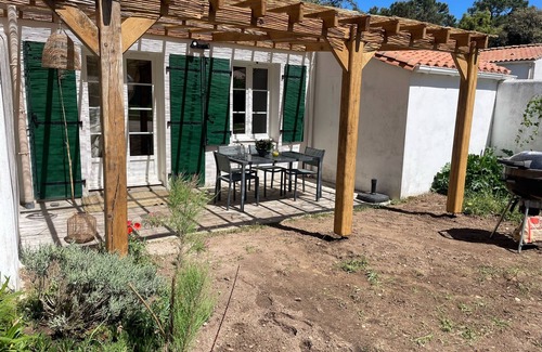 Sainte-Marie-de-Re Maison | Quiet house with private pool, under the pines - Ile de Ré