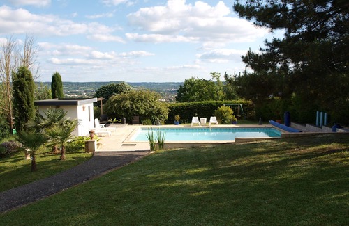 Villeneuve-sur-Lot Maison | MAISON AU CALME AVEC VUE SUR VILLENEUVE ET PISCINE