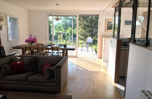 Chartres Cottage | Maison calme à Chartres avec terrasse et jardin, adaptée PMR