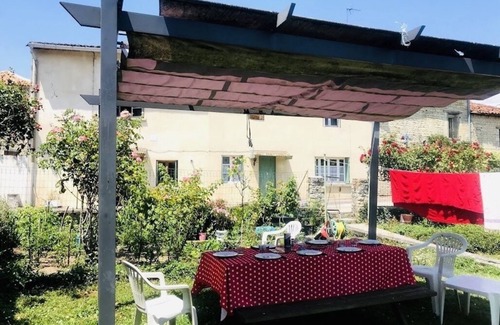 Villejesus Maison | - Maison au calme à la campagne, piscine privée 50m² et Potager