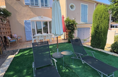 Le Dramont Villa | Quiet house with terrace, magnificent sea view, facing Golden Island