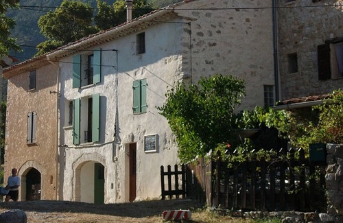 Bargeme Cottage | quiet in small hamlet; surrounded by meadows at 37 ch de l'estang, Bargeme