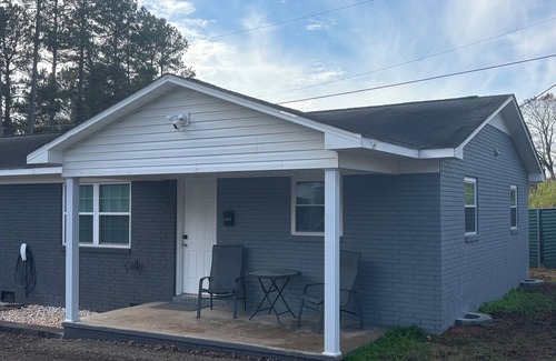 Lincolnton Maison | Quiet in Town Living with EV Charger, Spacious Vehicle Parking.