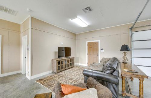 Gladewater Maison | Quiet Lake Gladewater Getaway with Dock and Kayaks!