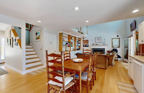 The Bays Maison | Quiet lakefront home w/private beach, dock, screened porch and stunning views