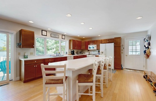 The Bays Maison | Quiet lakefront home w/private beach, dock, screened porch and stunning views