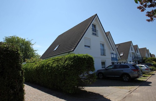 Breege Appartement | Quiet location, vacation apartment with terrace and garden - Ferienhaus Solamar FeWo EG