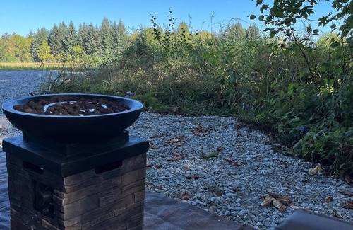 Hockinson Maison | Quiet, majestic views of the Shire in a cozy glamping set up!