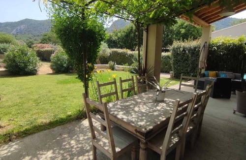 Maubec Maison | Maison Maubec au calme