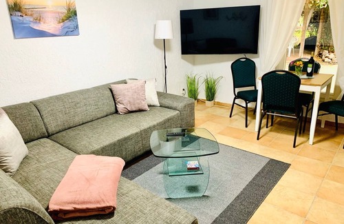 Gehlsdorf Appartement | Quiet mechanic's apartment in the basement of the German Villa with shared sauna