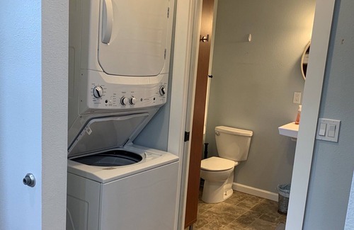 Gig Harbor Appartement | Quiet Modern Apartment on Tidal Estuary near Shops/Parks