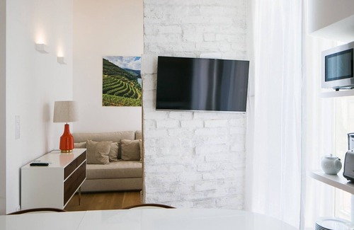 Santa Engracia Appartement | Quiet & Modern Apartment w/ Garden by LovelyStay