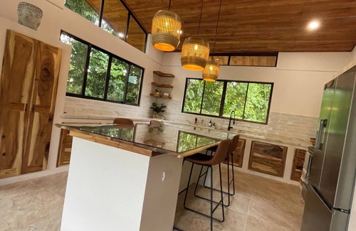 Baru Maison | Quiet Mountain Home, 20-minute drive to Playa Dominical