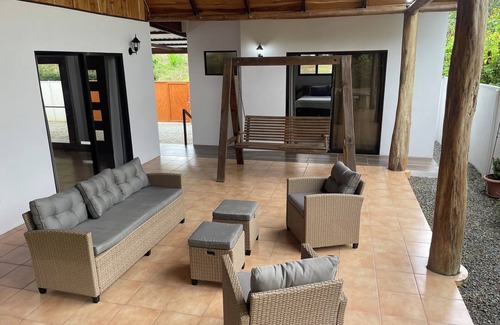 Baru Maison | Quiet Mountain Home, 20-minute drive to Playa Dominical