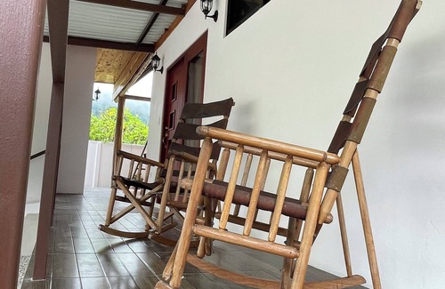 Baru Maison | Quiet Mountain Home, 20-minute drive to Playa Dominical