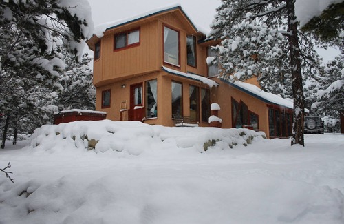 Valdez Maison | Quiet Mountain Retreat in the woods. 2.5 acres only 20 minutes to skiing!