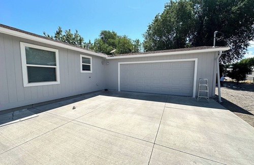 Bruneau Maison | Quiet neighborhood in Bruneau, 3 bedroom, handicap acessible, wifi and AC