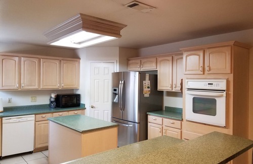 Leon Valley Maison | Quiet neighborhood, two minutes from the recreational park