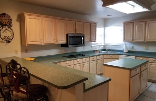 Leon Valley Maison | Quiet neighborhood, two minutes from the recreational park