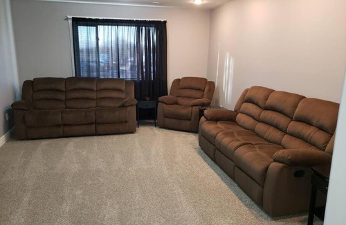 Mayerthorpe Appartement | Quiet new 3 bdrm house near Whitecourt No pets.