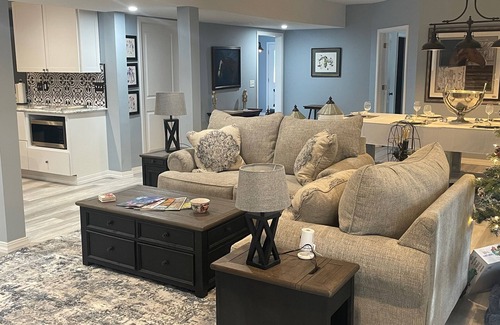 St. Clair County Autre | Quiet new farmhouse, sleeps 8-10 with huge kitchen and side yard, & gas grill!
