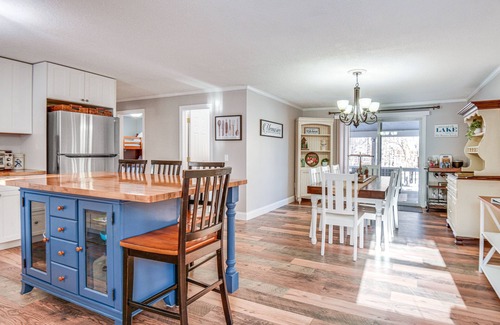 Locke Lake Colony Maison | Quiet New Hampshire Getaway w/ Game Room!