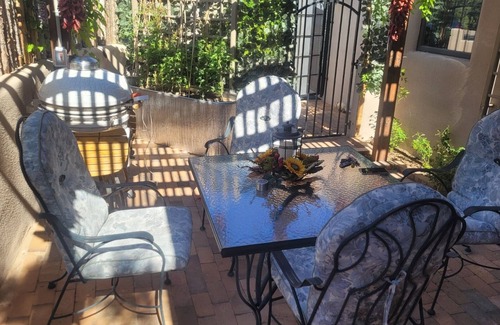 La Tierra Maison | Quiet, off the grid with Mountain Vista’s