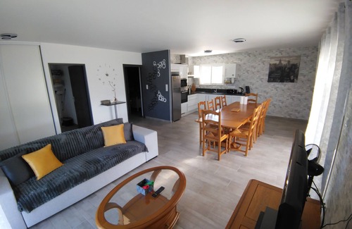 Beynat Maison | Quiet one-storey house near honey lake