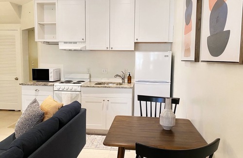Stanton Park Appartement | Quiet, Private Apartment in Historic Capitol Hill -- 10 min walk to the Capitol!
