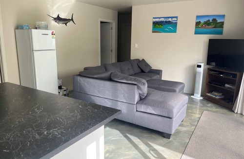 Kawhia Maison | Quiet private bush out look but right in town. Perfect for boaties