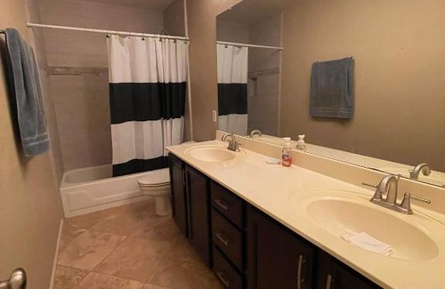 Chandler Maison | Quiet Private Room with Walk-in Closet, Pool, Grill