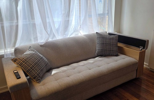 Preston Villa | Quiet & private stay on ground level apartment in Preston