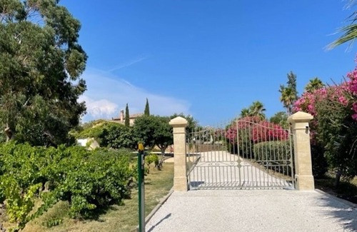 Saint-Cyr-sur-Mer Villa | Propriété Provençale au calme, piscine privée chauffée, 8-10 personnes, 3 km mer