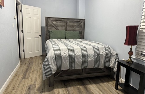 Calumet Heights Maison | Quiet, relaxing 4 bed, 2 bath, 10 mins to Lake Michigan