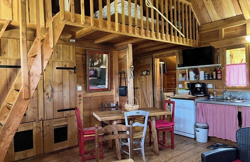 Massat Chalet De Ski | Au calme, lieu reposant, plein sud, randonnées à proximité, montagnes, vélos ...