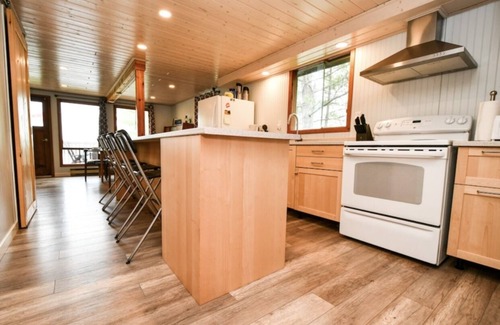 Havelock-Belmont-Methuen Cottage | Quiet Retreat for Nature Lovers - 4 Seasons, Pet Friendly, Secluded