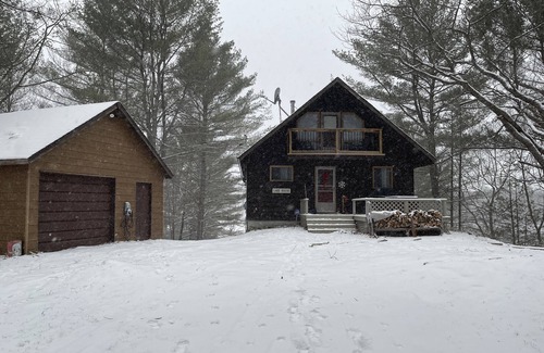 Havelock-Belmont-Methuen Cottage | Quiet Retreat for Nature Lovers - 4 Seasons, Pet Friendly, Secluded