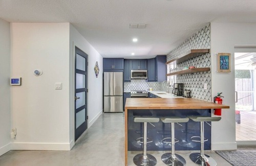 South Corals Maison | Quiet Retreat with Backyard Patio Near Downtown