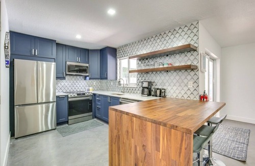 South Corals Maison | Quiet Retreat with Backyard Patio Near Downtown